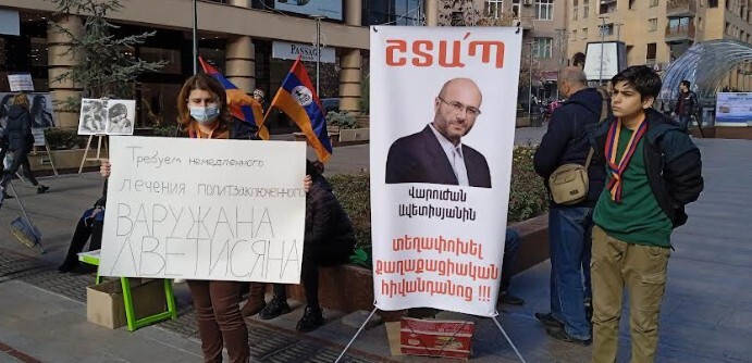 Пикет в поддержку Варужана Аветисяна в Ереване 19.11.22. Фото Армине Мартиросян для "Кавказского узла". Пикет в поддержку Варужана Аветисяна в Ереване 19.11.22. Фото Армине Мартиросян для "Кавказского узла".