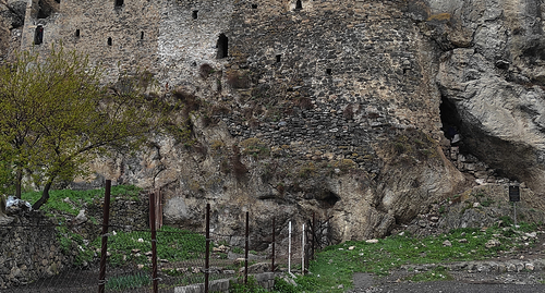 Дзивгисская наскальная крепость. В Дзивгисе находится одно из святилищ Уастырджи. Фото Эммы Марзоевой для "Кавказского узла".