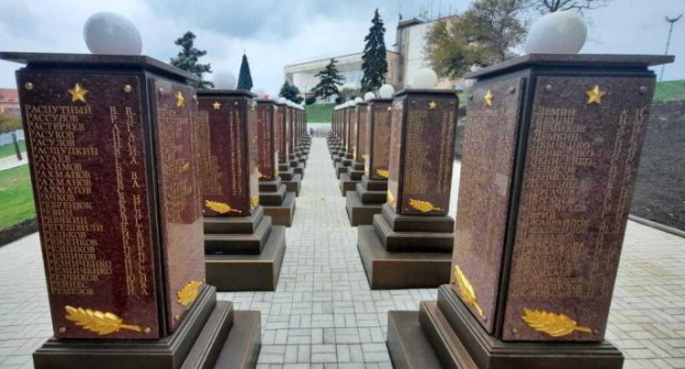 Братская могила в Мысхако, фото: пресс-служба управления культуры администрации Новороссийска. Братская могила в Мысхако, фото: пресс-служба управления культуры администрации Новороссийска.
