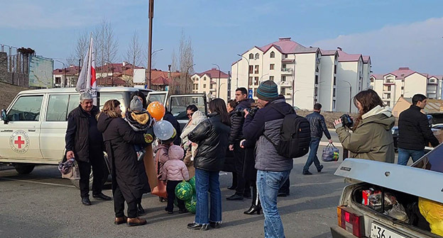 МККК привез из Армении в Степанакерт 17 граждан Нагорного Карабаха. 30 января 2023 года. Фото Алвард Григорян для "Кавказского узла" МККК привез из Армении в Степанакерт 17 граждан Нагорного Карабаха. 30 января 2023 года. Фото Алвард Григорян для "Кавказского узла"