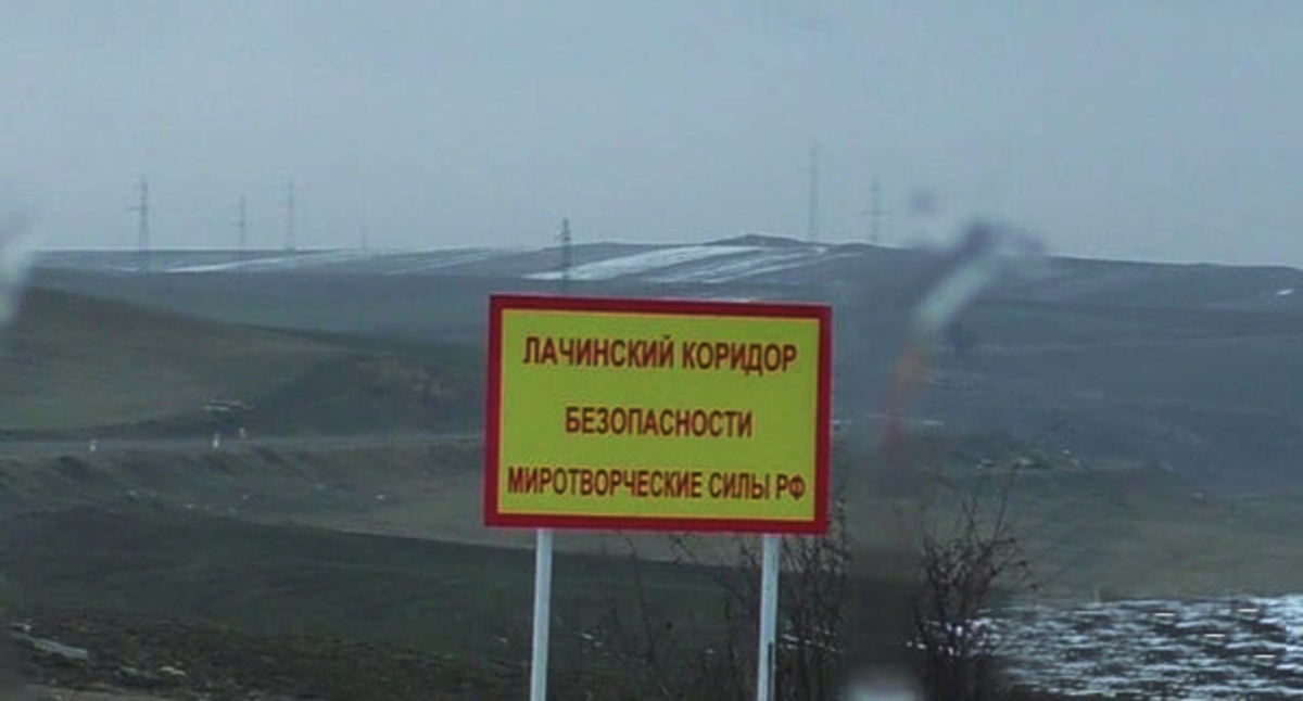 Информационный плакат возле Лачинского коридора. Фото: https://www.aravot-ru.am/2022/12/14/398783/ Информационный плакат возле Лачинского коридора. Фото: https://www.aravot-ru.am/2022/12/14/398783/