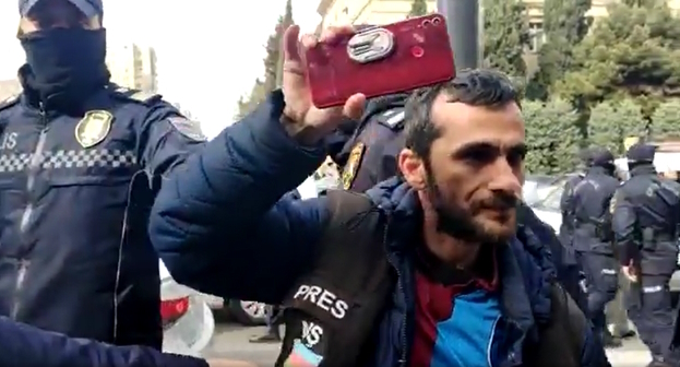 Нурлан Джафари, стоп-кадр видео https://www.facebook.com/100010805351929/videos/124419703855604 (деятельность компании Meta (владеет Facebook, Instagram и WhatsApp) запрещена в России.) Нурлан Джафари, стоп-кадр видео https://www.facebook.com/100010805351929/videos/124419703855604 (деятельность компании Meta (владеет Facebook, Instagram и WhatsApp) запрещена в России.)