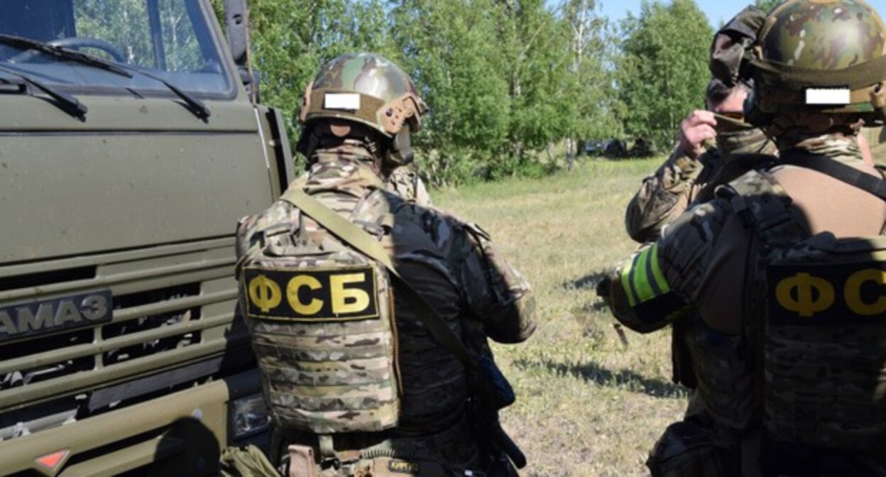 Сотрудники ФСБ. Фото: информационный центр НАК http://nac.gov.ru/antiterroristicheskie-ucheniya/operativnym-shtabom-v-chelyabinskoy-oblasti-2.html#&gid=1&pid=6