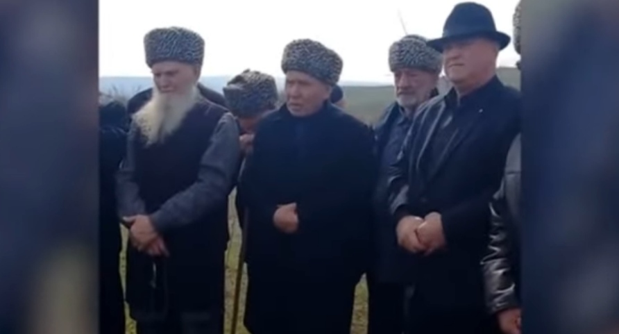 Обращение старейшин Карабулака к главе Ингушетии. Кадр видео из YouTube-канала "Фортанга Org" https://www.youtube.com/watch?v=WU6N1MgMGEc Обращение старейшин Карабулака к главе Ингушетии. Кадр видео из YouTube-канала "Фортанга Org" https://www.youtube.com/watch?v=WU6N1MgMGEc