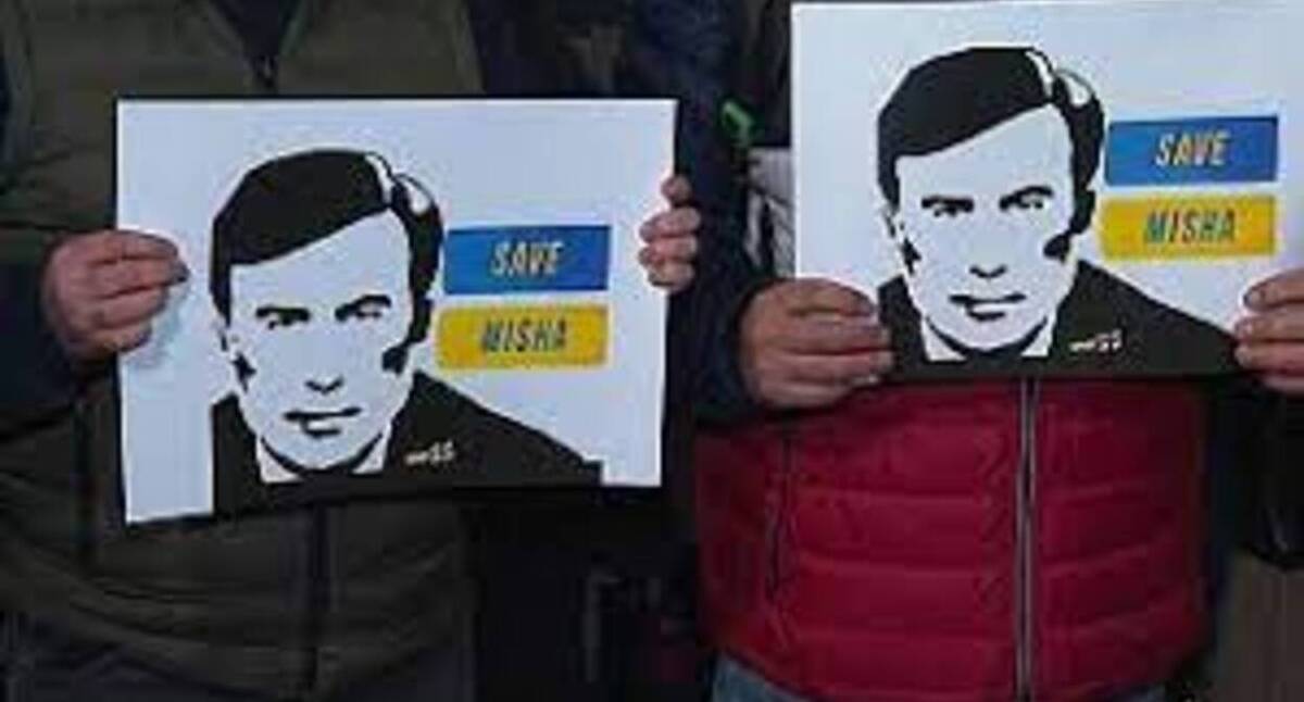 Плакаты в поддержку Михаила Саакашвили. Скриншот видео www.bbc.com Плакаты в поддержку Михаила Саакашвили. Скриншот видео www.bbc.com