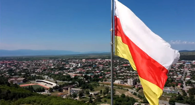 Флаг Южной Осетии. Стопкадр из видео https://youtu.be/lpcY_e6ky2A Флаг Южной Осетии. Стопкадр из видео https://youtu.be/lpcY_e6ky2A