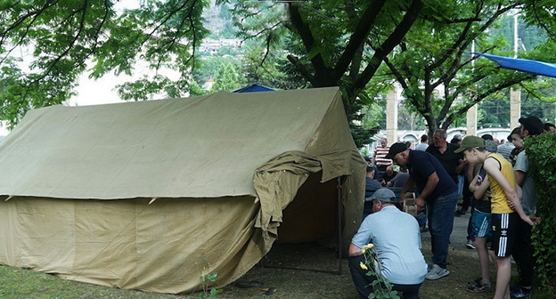 Забастовка шахтеров в Чиатуре. Фото: https://ru.netgazeti.ge/52461/ Забастовка шахтеров в Чиатуре. Фото: https://ru.netgazeti.ge/52461/