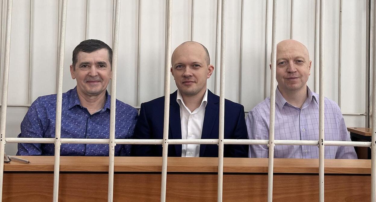 Сергей Косьяненко, Ринат Кирамов и Сергей Королёв (слева направо) в зале суда. Фото с сайта, где собраны сведения об уголовных делах в отношении российских Свидетелей Иеговы* 396 российских организаций Свидетелей Иеговы признаны экстремистскими