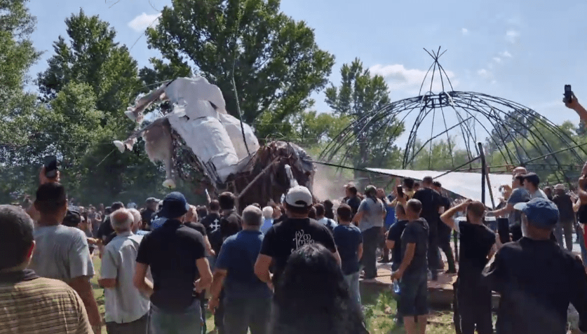 Разгром фестиваля Tbilisi Pride 08.07.23. Стоп-кадр видео "Новости Грузия", https://t.me/NGnewsgeorgia/8390
