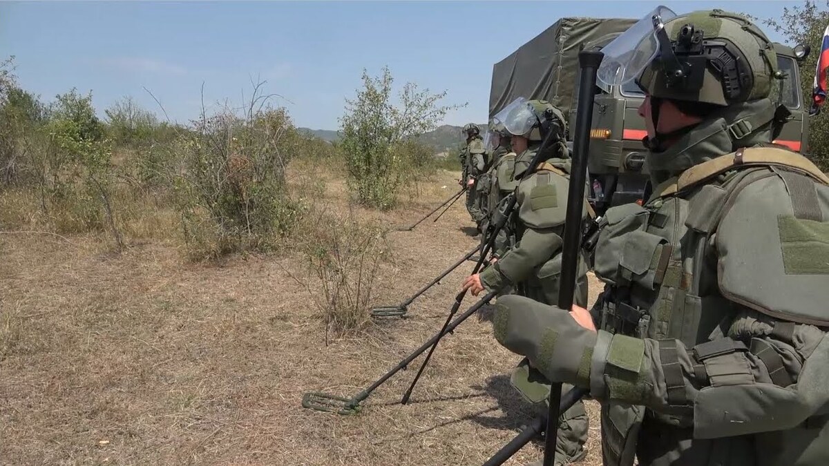 Разминирование в зоне карабахского конфликта. Скриншот видео Минобороны России
 https://www.youtube.com/watch?app=desktop&v=CzMrtk44lD0