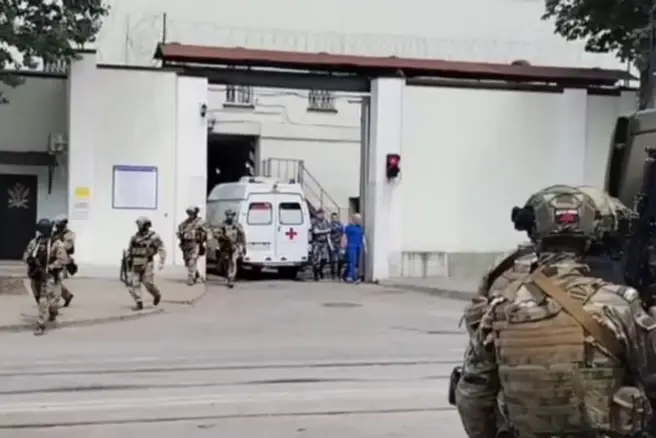 Кадр из видео силовой операции в СИЗО в Ростове-на-Дону, где был захват заложников. 16 июня 2024 г.
Фото: официальный телеграм-канал Росгвардии