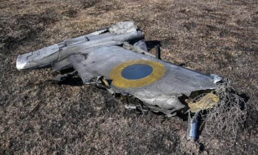 Обломок беспилотника. Фото: пресс-служба администрации Волжского
 