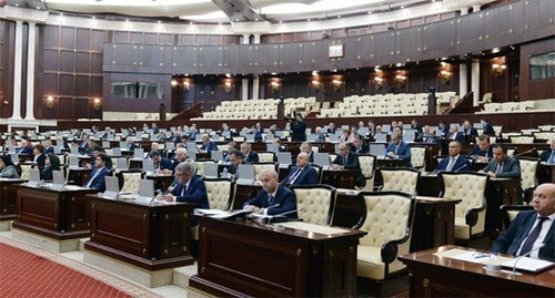 Парламент Азербайджана. Фото: https://azertag.az/ru/xeber/prohodit_ocherednoe_zasedanie_osennei_sessii_parlamenta_azerbaidzhana-2865406
