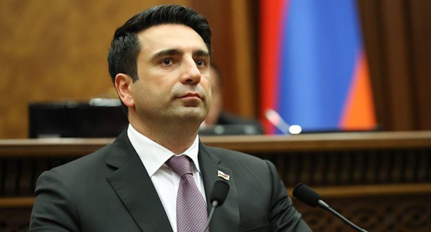 Ален Симонян. Фото: zerkalo.az https://zerkalo.az/alen-simonyan-mezhparlamentskuyu-komissiyu-armeniya-nagornyj-karabah-nuzhno-raspustit/ Ален Симонян. Фото: zerkalo.az https://zerkalo.az/alen-simonyan-mezhparlamentskuyu-komissiyu-armeniya-nagornyj-karabah-nuzhno-raspustit/
