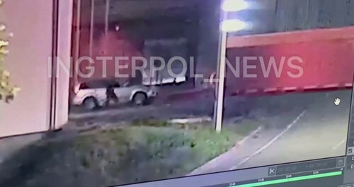 Момент нападения. Кадр видео из телеграм-канала "Ингтерпол" https://t.me/ingterpol_news/1664 Момент нападения. Кадр видео из телеграм-канала "Ингтерпол" https://t.me/ingterpol_news/1664