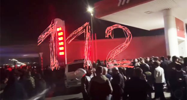 На месте покушения в Магасе. 11 октября 2024 г. Скриншот видео novosti_ingushetia_ https://www.instagram.com/novosti_ingushetia_/reel/DA_6O8SMNpp/ принадлежит компании Meta деятельность которой запрещена в России На месте покушения в Магасе. 11 октября 2024 г. Скриншот видео novosti_ingushetia_ https://www.instagram.com/novosti_ingushetia_/reel/DA_6O8SMNpp/ принадлежит компании Meta деятельность которой запрещена в России