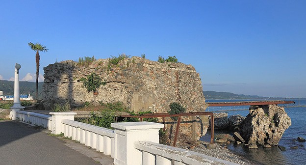 Сухумская крепость. Фото: Hons084/Wikimedia Commons https://ru.wikipedia.org Сухумская крепость. Фото: Hons084/Wikimedia Commons https://ru.wikipedia.org