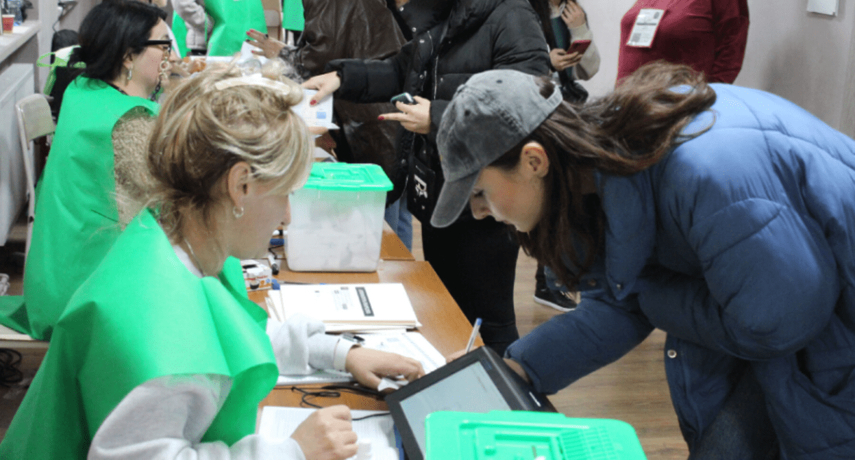 Избиратели на участке в Грузии. фото Инны Кукуджановой для "Кавказского узла".