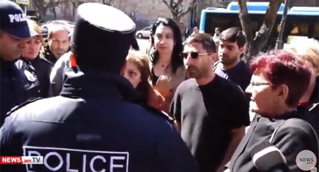 Участники акции протеста. Ереван, 24 марта 2025 г. Скриншот видео 
https://news.am/rus/news/873368.html

