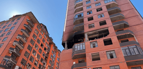 Поврежденный дом по улице Гапцахская. Скриншот фото из Telegram-канала администрации Махачкалы от 25.03.25, https://t.me/mkala_news/38763.