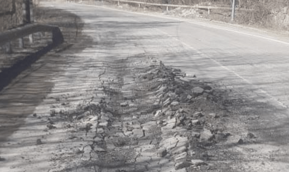 Состояние дороги в Нижний Чегем. Фото предоставлено "Кавказскому узлу" Джамбулатом Эттеевым.