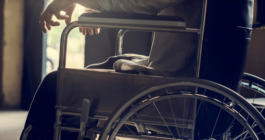 Человек в инвалидной коляске. Скриншот фото https://ulyanovsk.ldpr.ru/event/292257.