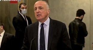 Бадри Джапаридзе. Кадр видеосюжета Palitra TV