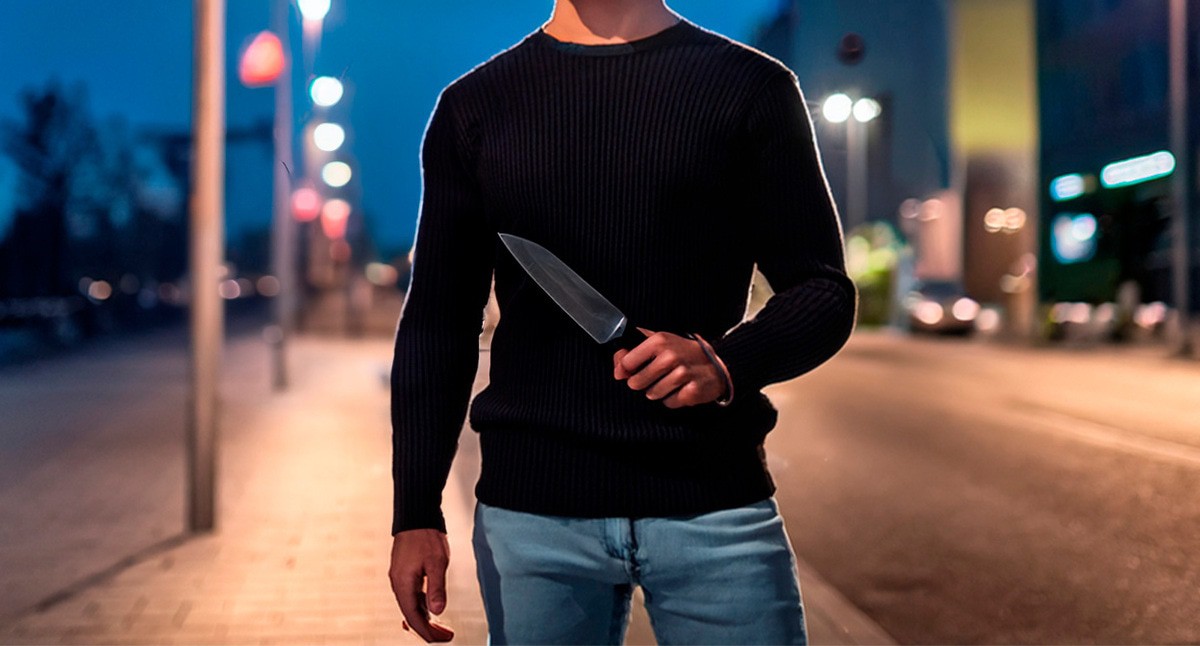 Мужчина с ножом. Иллюстрация создана "Кавказским узлом" с помощью ИИ в программе Photoshop