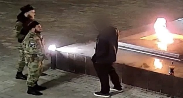 Кадр записи с камер видеонаблюдения, опубликованной управлением СКР по Ставрополью
https://stavropol.sledcom.ru/news/item/1968802/