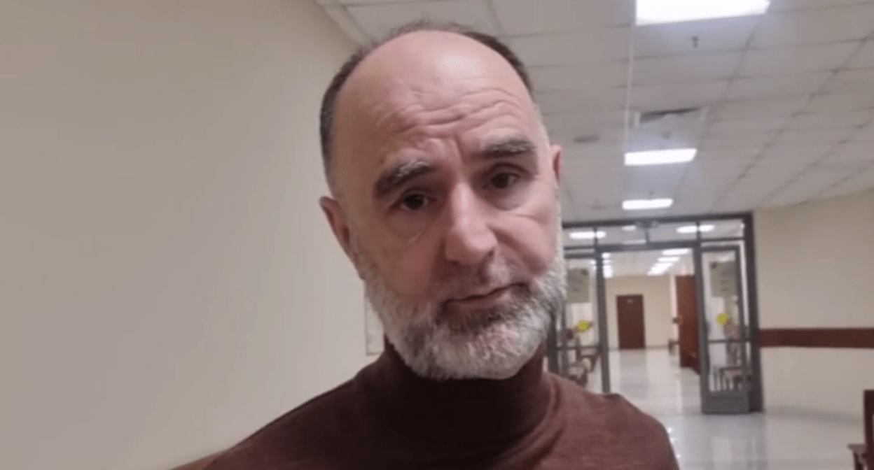 Тимур Идалов. Стоп-кадр видео из Telegram-канала "Слово защите" от 18.02.25, https://t.me/endoflaw/382