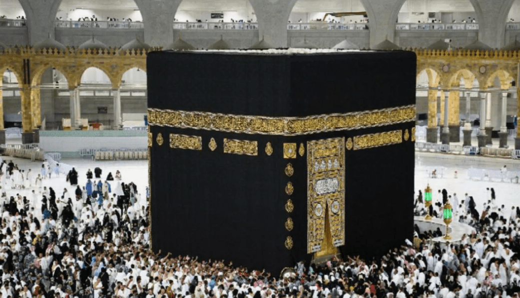 Кааба в Мекке. Скриншот фото islamgjakova.net.