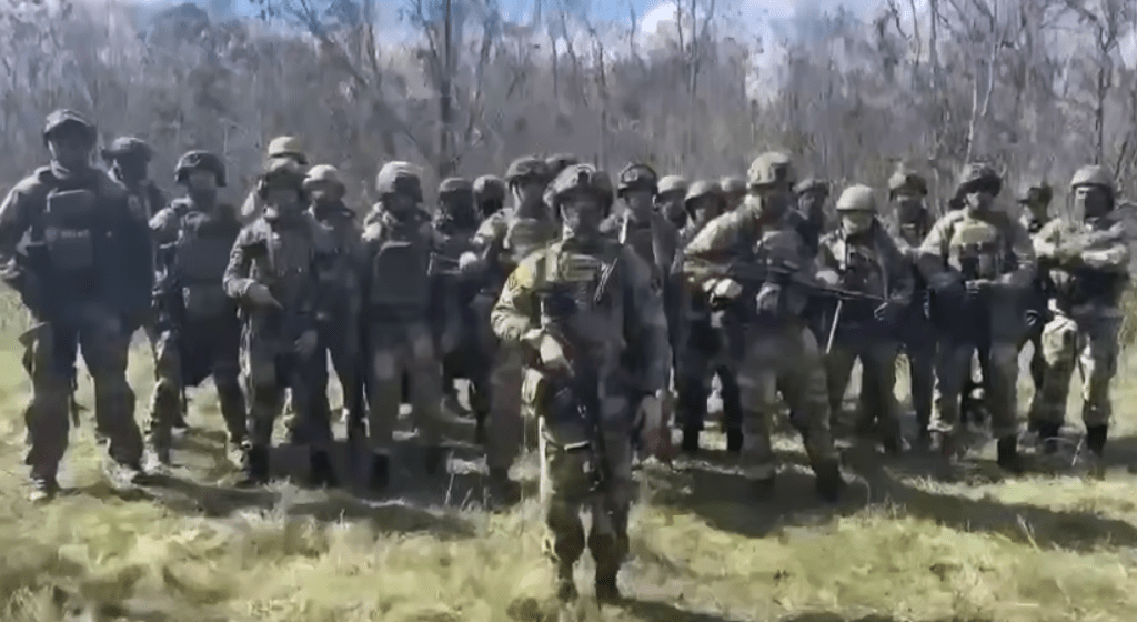 Обращение в поддержку Чермена Валиева. Стоп-кадр видео из Telegram-канала Шамиля Хадулаева от 13.04.25, https://t.me/KhadulaevShamil/10953.