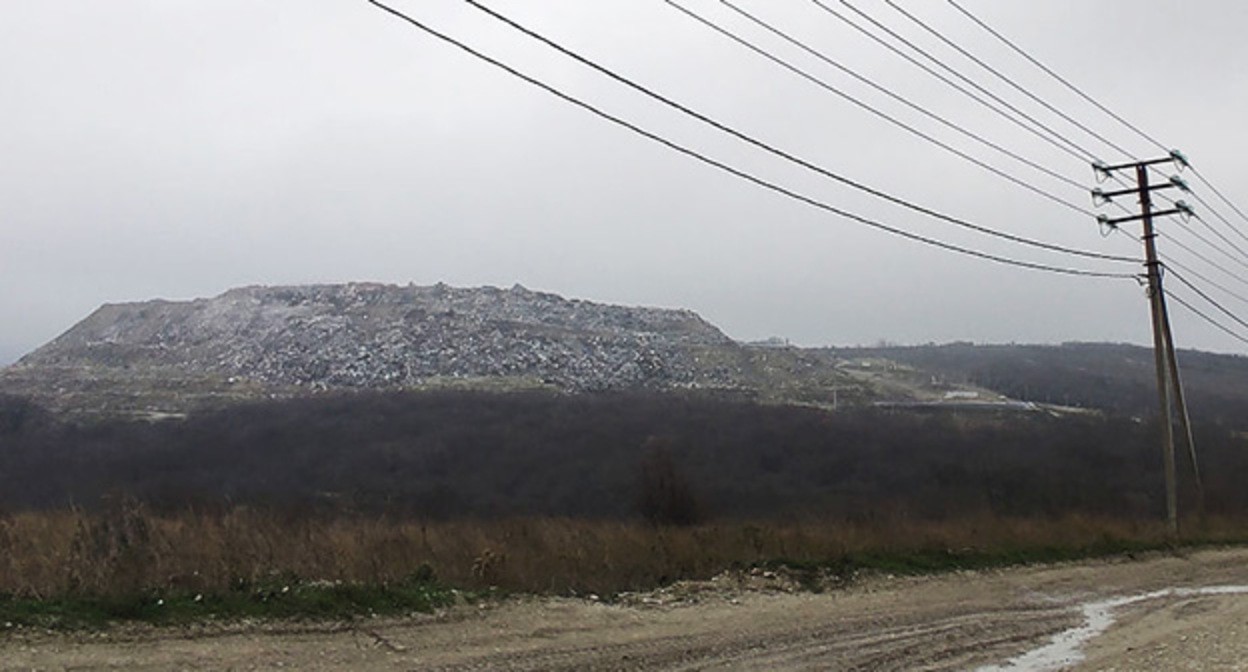 Свалка в Новороссийске после пожара. Фото Иолины Грибковой, "Юга.ру"