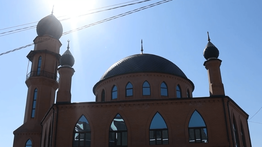 Мечеть в Назрани. Скриншот фото с сайта администрации города. https://nazrangrad.ru/2022/07/07/nakanune-v-nazrani-proshlo-vazhnoe-meropriyatie-kotorogo-zhdali-vse-zhiteli-goroda-podpisanie-soglasheniya-po-zaversheniyu-stroitelstva-mecheti-v-nazrani/