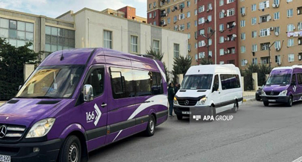 Возвращение азербайджанских семей. 21 апреля 2025 г. Фото: APA https://ru.apa.az/social/v-sela-sarydzaly-i-ballydza-otpravleny-ocerednye-gruppy-pereselencev-foto-608255