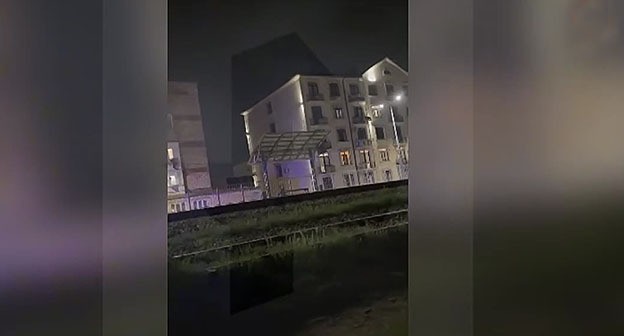 На месте перестрелки в Дербенте. 23 апреля 2025 г. Скриншот видео https://dagestan-news.net/society/2025/04/23/162645.html