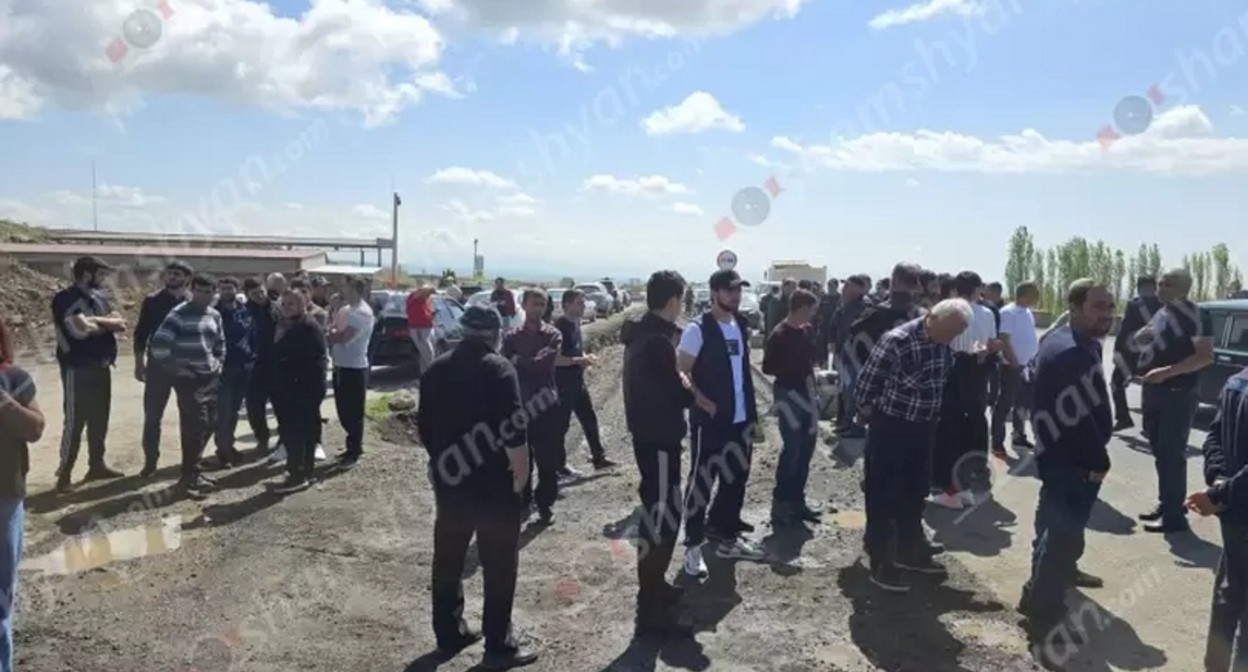 Участники акции протеста. 27 апреля 2025 года. Фото https://shamshyan.com/hy/article/2025/04/27/1282429