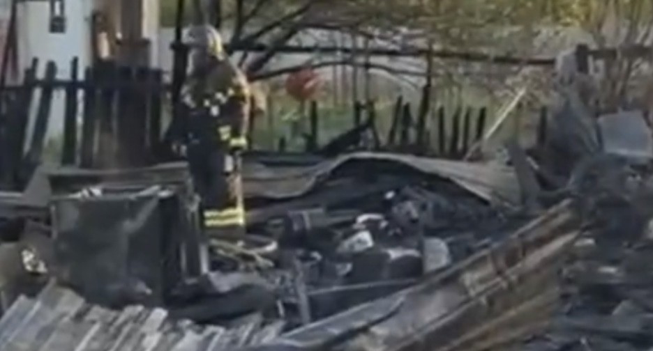 На месте пожара в Астрахани. Кадр оперативного видео управления СКР по Астраханской области. На месте пожара в Астрахани. Кадр оперативного видео управления СКР по Астраханской области.