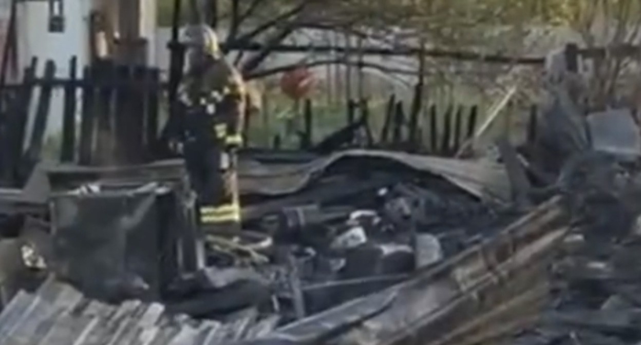 На месте пожара в Астрахани. Кадр оперативного видео управления СКР по Астраханской области.