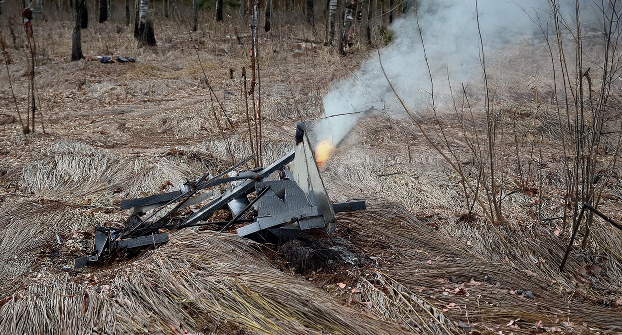 Обломки БПЛА. Иллюстрация создана "Кавказским узлом" с помощью ИИ в программе Photoshop