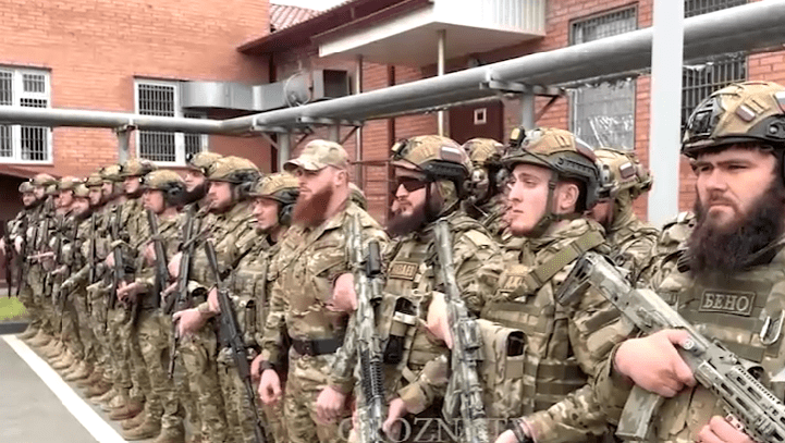 Отряд чеченских полицейских. Стоп-кадр видео из Instagram (деятельность компании Meta, которая владеет соцсетью, запрещена в России) ЧГТРК "Грозный" от 01.05.25, https://www.instagram.com/p/DJGjSgFxExO/