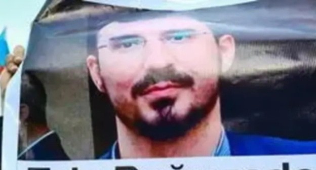 Плакат с портретом Талеха Багирзаде. Фото Азиза Каримова для "Кавказского узла". Плакат с портретом Талеха Багирзаде. Фото Азиза Каримова для "Кавказского узла".