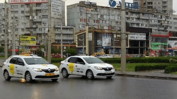 Такси в Махачкале. Скриншот фото "Дагправда" https://dagpravda.ru/novosti/zelenoglazoe-yandeks-taksi-teper-i-v-dagestane/