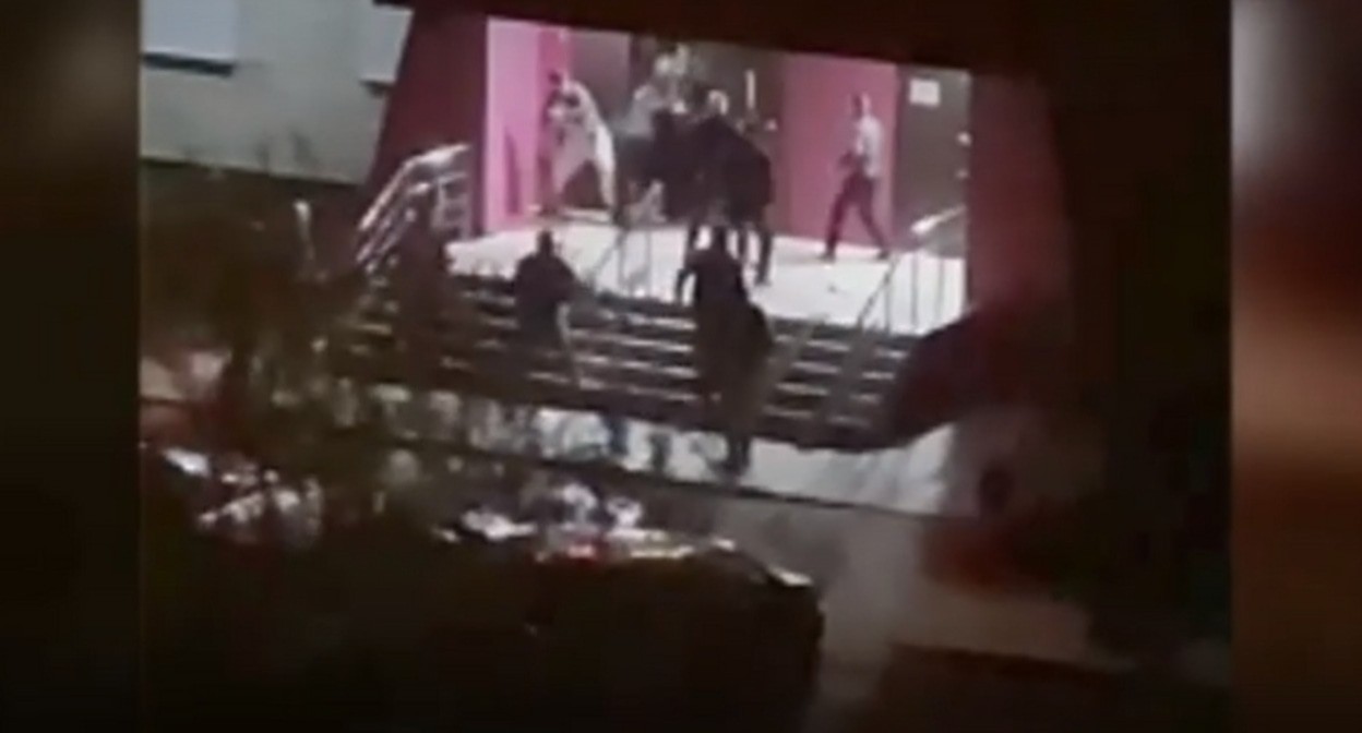 Конфликт в Камешково. Кадр видео "Владимирские новости" https://newsvladimir.ru/fn_1660556.html