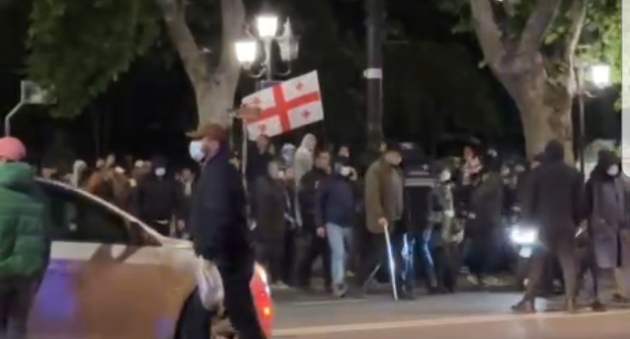 Протестующие на проспекте Руставели, 14 мая. Кадр видео Tbilisi_life / Telegram.