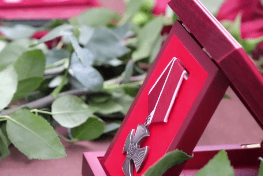 Орден Мужества. Скриншот фото из Telegram-канала администрации Приволжского района от 09.12.24, https://t.me/moprivraion/7470