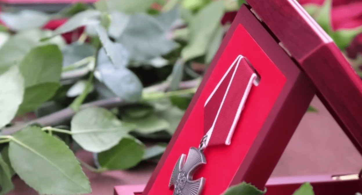 Орден Мужества. Скриншот фото из Telegram-канала администрации Приволжского района от 09.12.24, https://t.me/moprivraion/7470