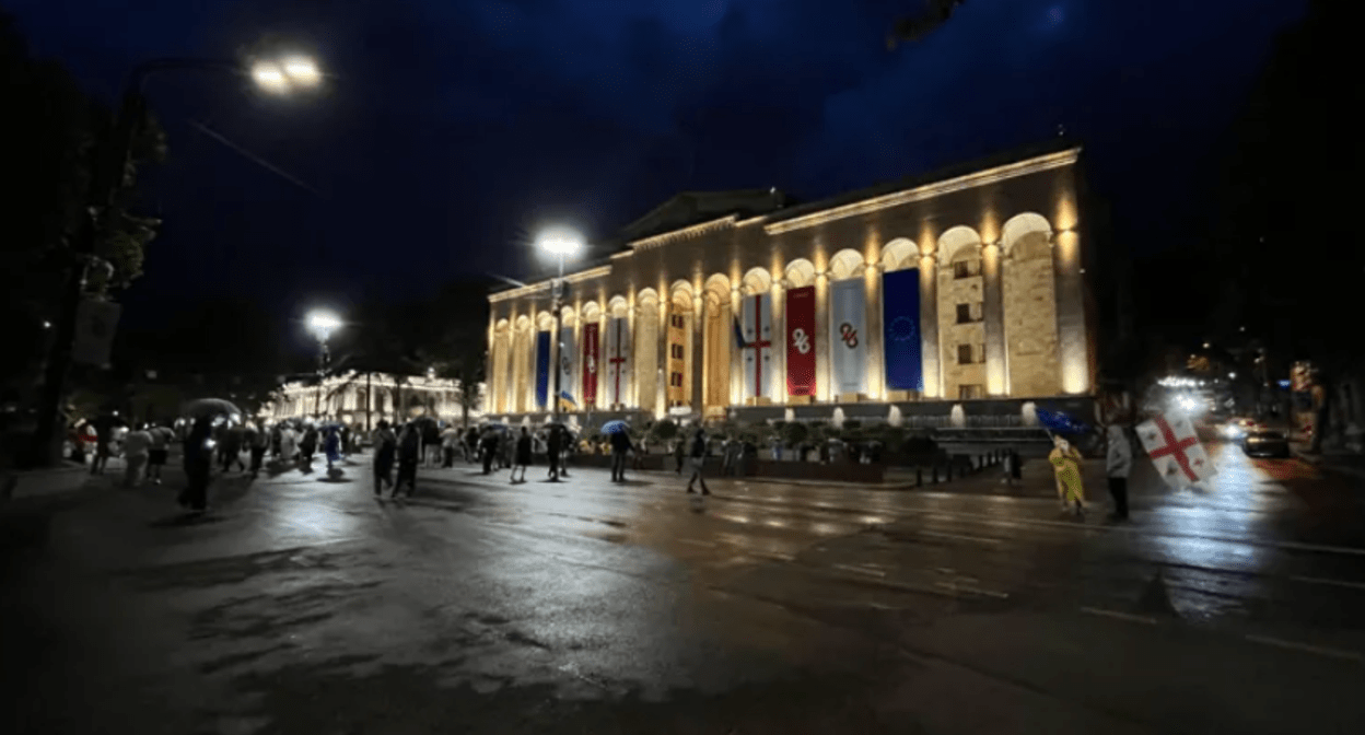 Проспект Руставели перекрыт на 179-й день протестов. Скриншот фото "Интерпрессньюс" от 25.05.25