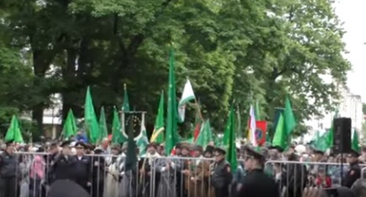Памятное мероприятие в годовщину Кавказской войны. Нальчик, 22 мая 2025 года. Стоп-кадр видео "Кавказского узла".