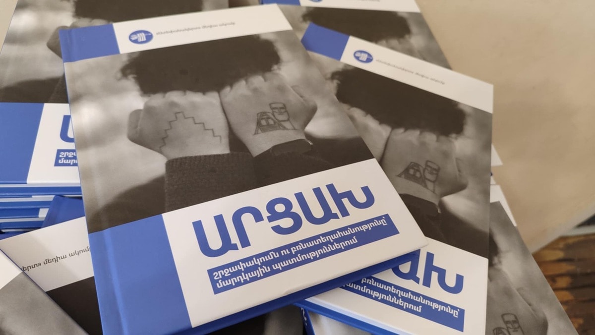 Книга "Арцах: блокада и насильственное переселение в человеческих историях". Фото Алвард Григорян для "Кавказского узла".